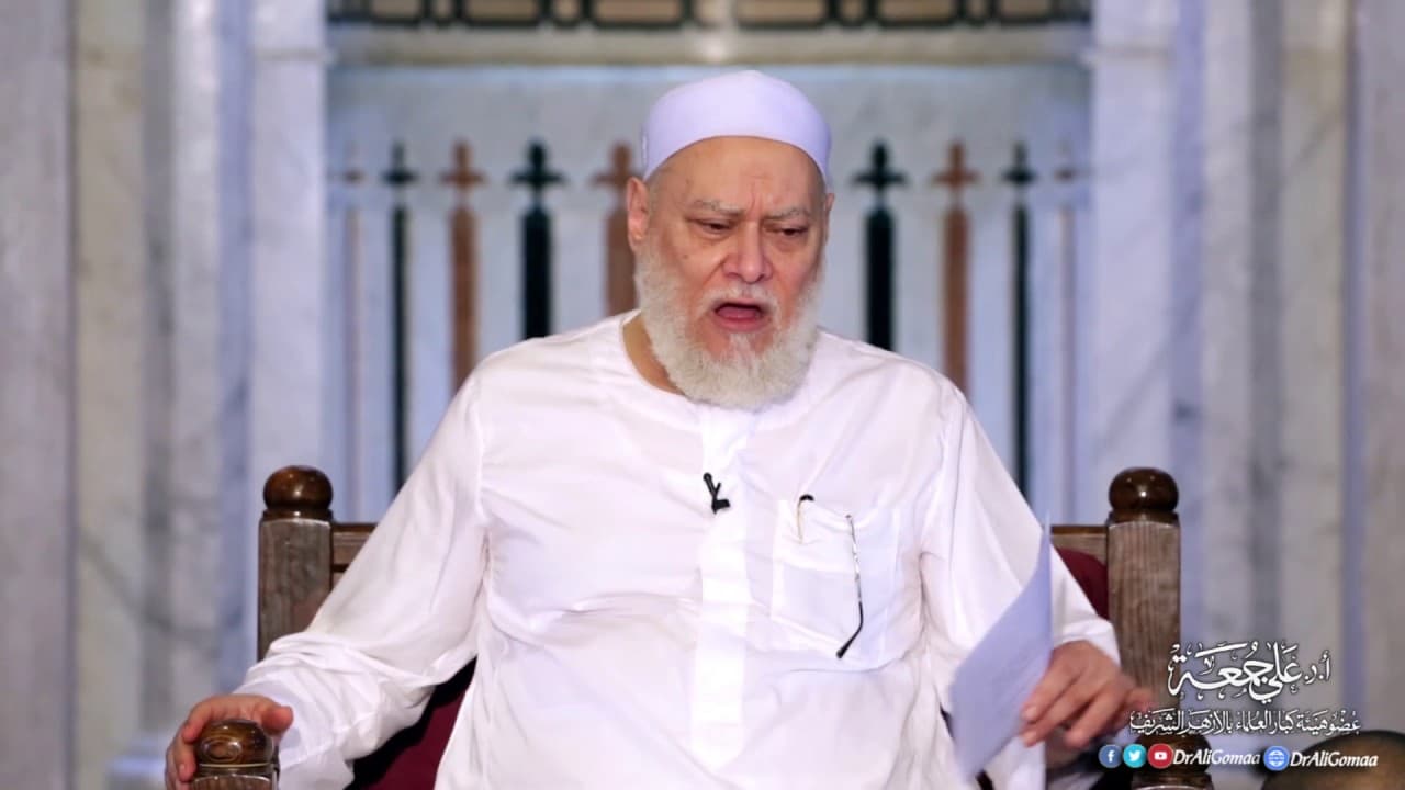 صديقي توفى وأمه تقبلني كلما رأتني فماذا أفعل؟ | أ.د علي جمعة - فتاوي