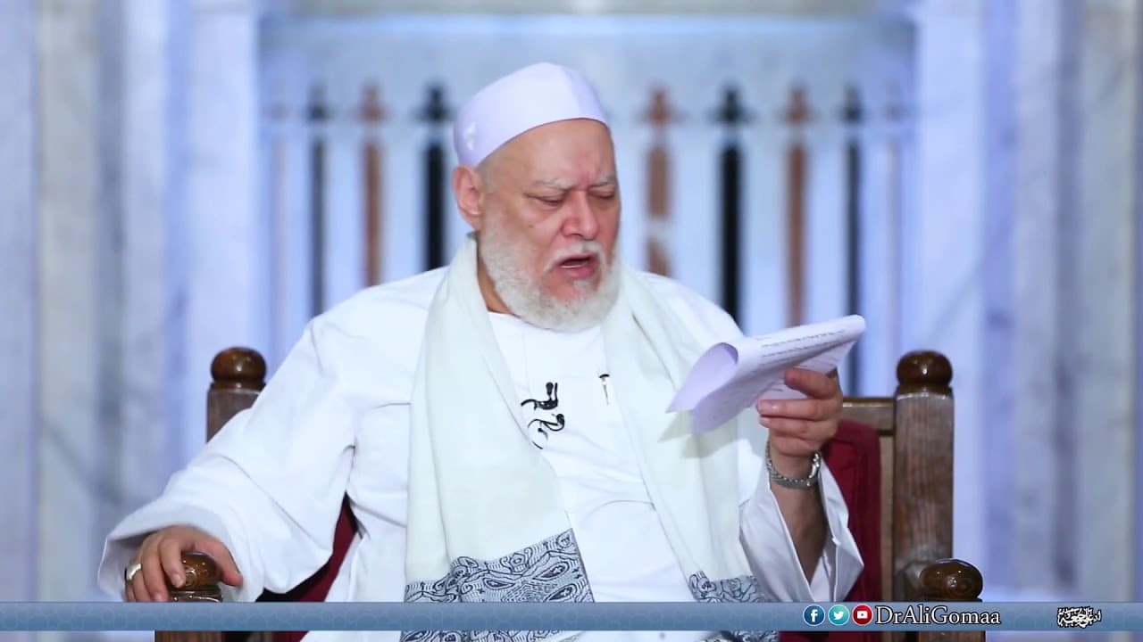 هل يجب القراءة بالجهر خارج الصلاة أو حتى تحريك الشفتين أم يجوز القراءة بمجرد النظر؟ - فتاوي