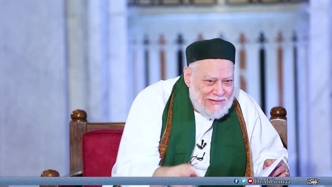 تم بناء دور ثاني في مسجد القرية فيقوم الإمام بالصلاة من الدور الثاني فما حكم صلاة من بالدور الاول؟ - فتاوي