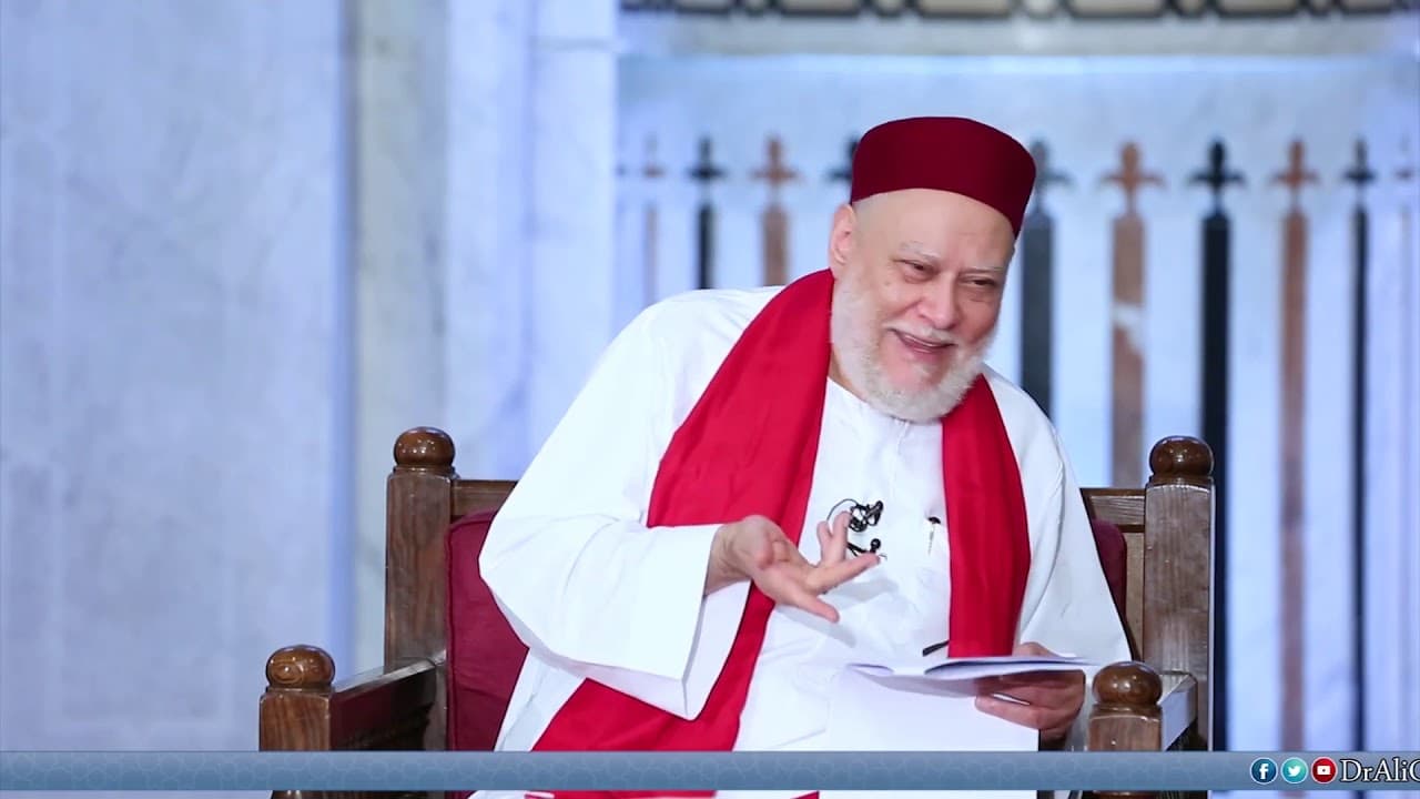 ما حكم إطفاء النور أثناء الصلاة والصلاة في الظلام لتحصيل الخشوع؟ | أ.د. علي جمعة - فتاوي