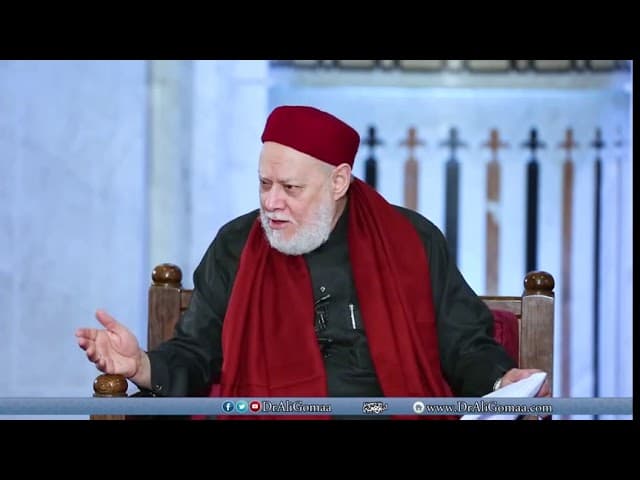 شخص كان يصلي وكان  في الركعة الأولي ،فطرق الباب ، فأجاب على الطارق بكلمة (نعم) وفتح له الباب، - فتاوي