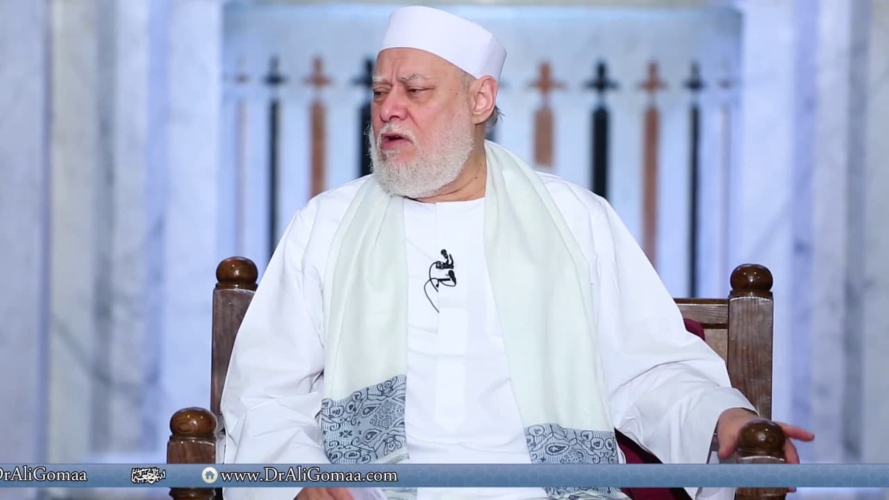 هل يجب على المرأة صلاة الجمعة في المسجد؟ ولو صلت في البيت هل صحيح انها يجب عليها عدم القيام بأي شيء - فتاوي