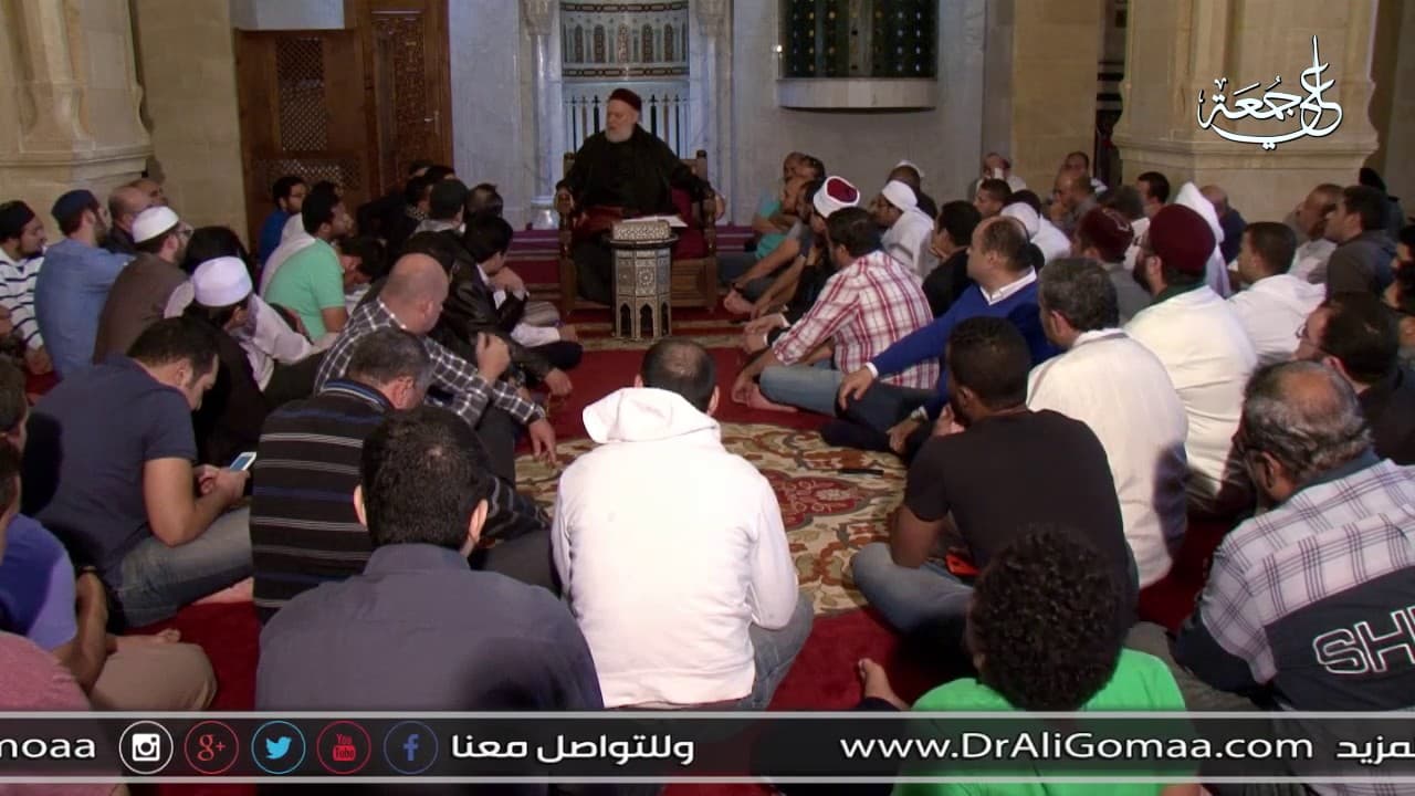 اشتغل بمطعم يقدم الخمور في بلد أجنبي ولا أجد عمل غيره فماذا افعل؟ | أ.د علي جمعة - فتاوي