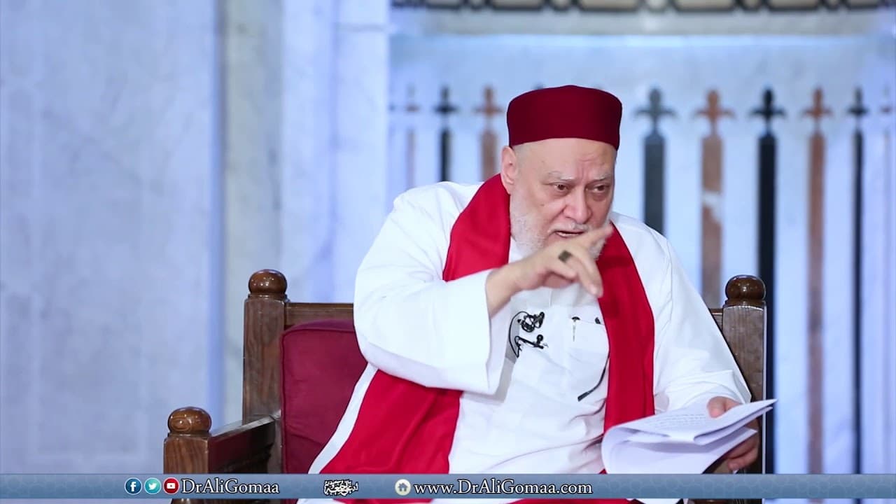 ماذا يفعل المأموم إذا ترك الإمام سجدة في الركعة الأولى أثناء صلاة الجمعة؟ | أ.د. علي جمعة - فتاوي