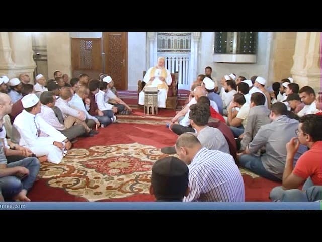 نذر أحد أصدقائي مبلغ من المال فهل يجوز أن يجهز به عروس؟ - فتاوي