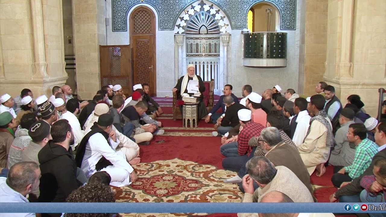 ما حكم الأكل داخل المسجد مما يتسبب باتساخه ؟ |  أ.د. #علي_جمعة - فتاوي