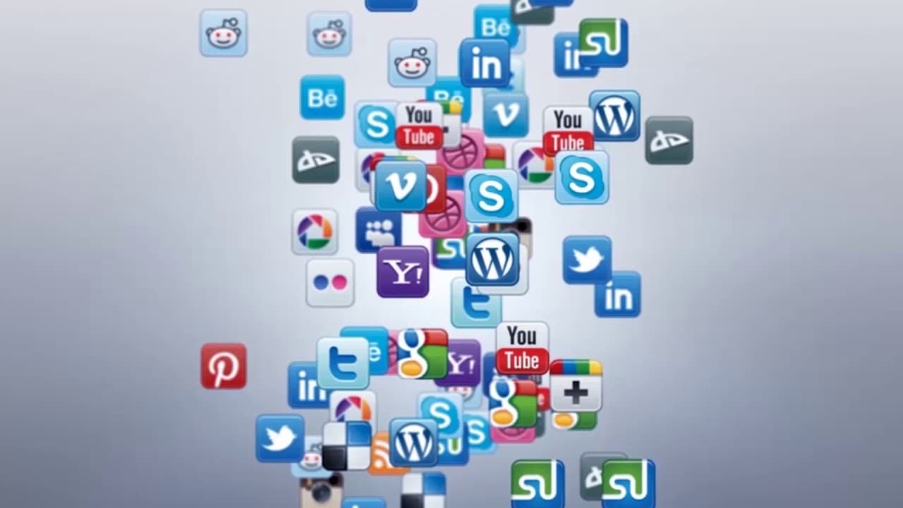 فى رمضان تكثر عزومات رمضان من الأهل والأصحاب ونشاهد التليفزيون ثم نصلى التراويح جماعة - أحكام الصيام, فتاوي