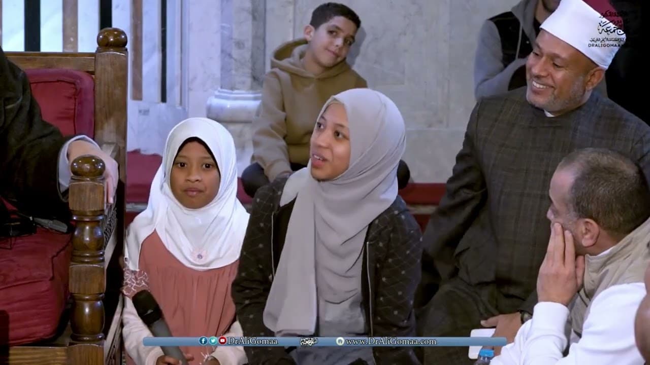 توزيع الحلاوة على طلاب العلم في مجلس فضيلة الإمام أ.د علي جمعة - نور الدين