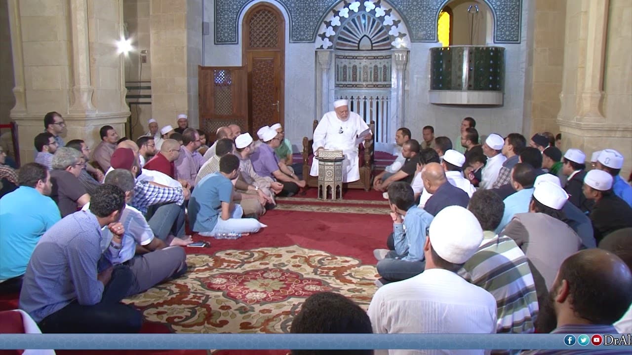 كنا في العمرة وكانت شديدة الازدحام فبعد الطواف توجهنا للسعي دون الصلاة في مقام إبراهيم . - فتاوي