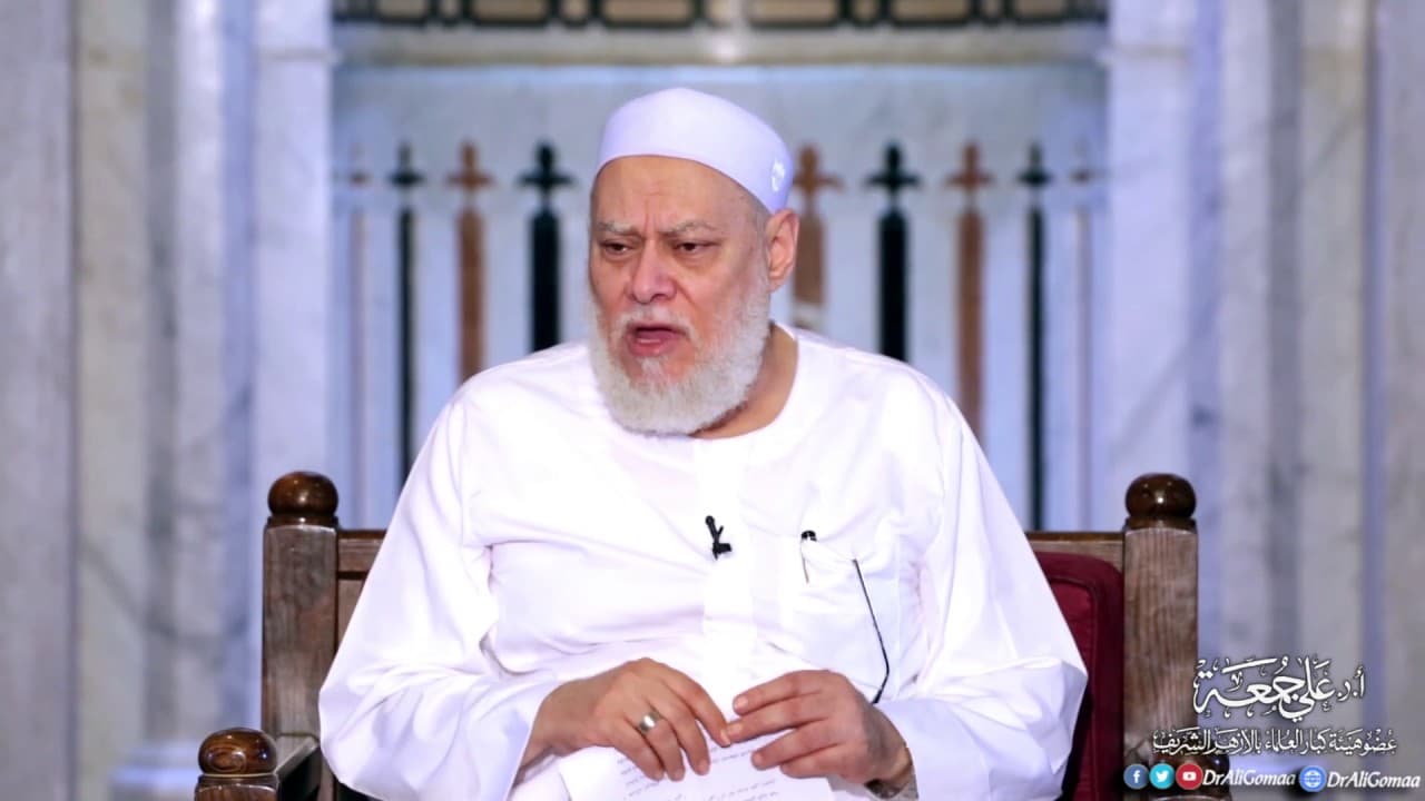 لدي ديون ولدي مال يكفي الديون لكني أتاجر به فهل يجب أن أخرج الزكاة؟ | أ.د علي جمعة - فتاوي